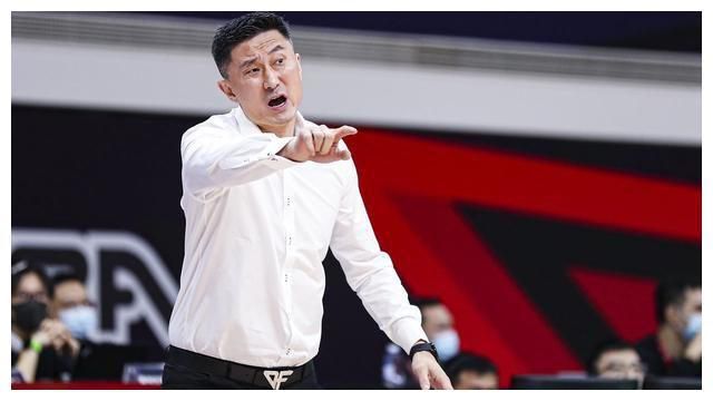 顾秋怡笑着说：我先不跟爸妈说这件事，就说有个故人要来家里做客，相信他们见到你之后，一定会非常激动的。